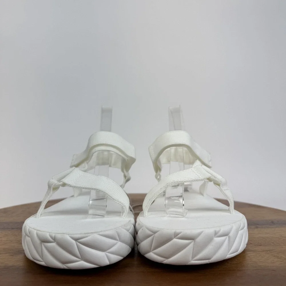 New NWOB Big Kids Dolce Vita Zaidey Strappy Platform White‎ Sandals Size 5 Y
